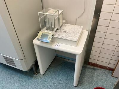 Overview picture of Mettler Toledo AX205 labortory scale